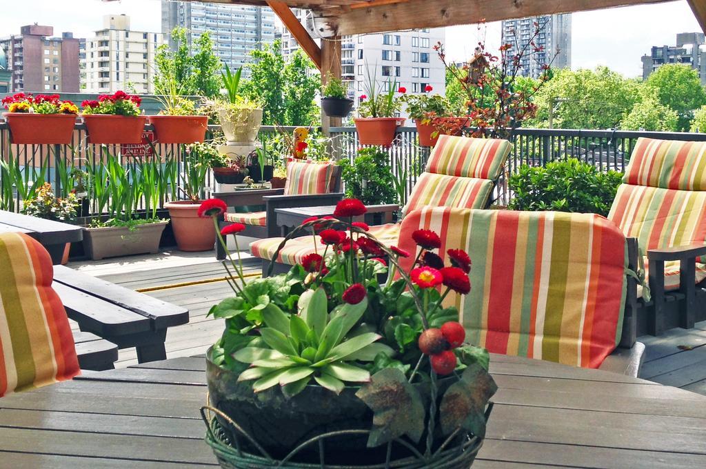 Times Square Suites Hotel Ванкувър Екстериор снимка