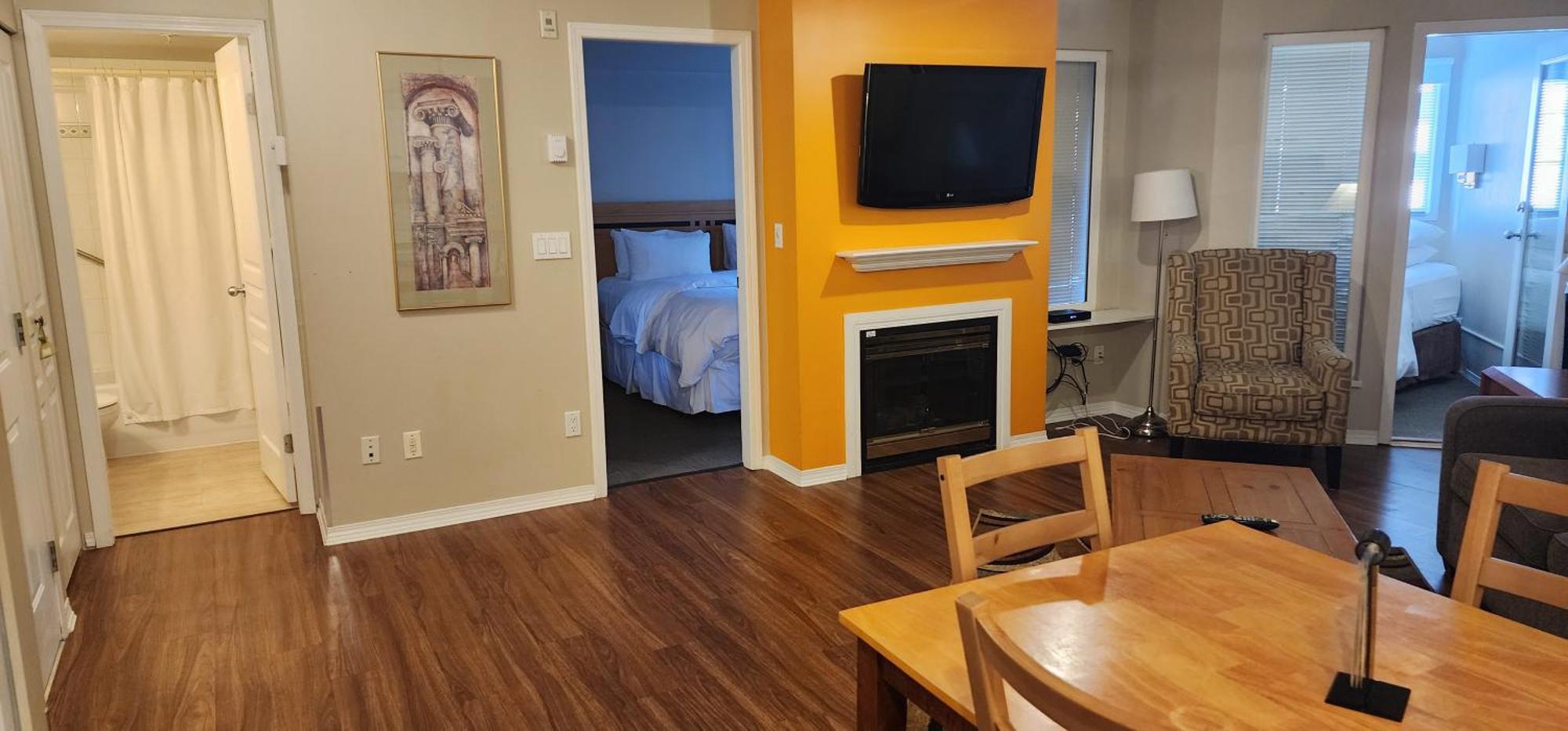 Times Square Suites Hotel Ванкувър Екстериор снимка