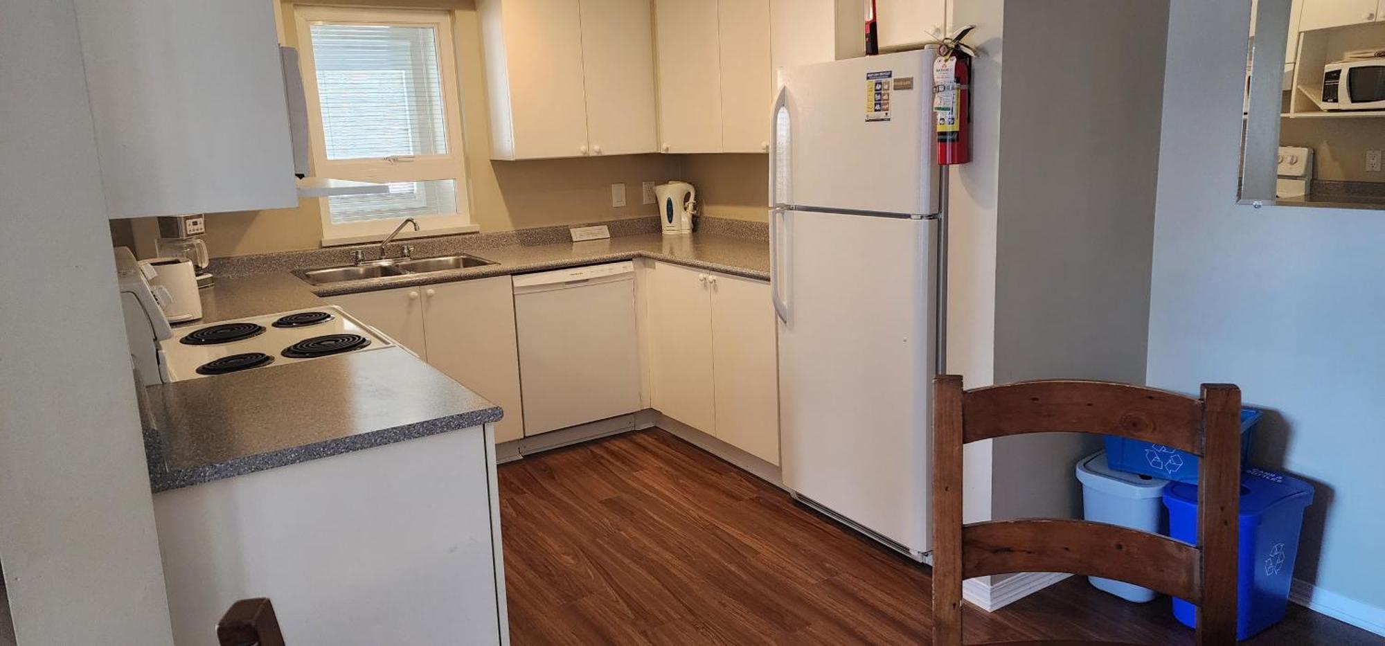 Times Square Suites Hotel Ванкувър Екстериор снимка