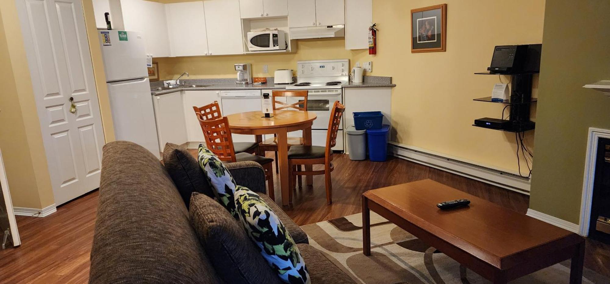 Times Square Suites Hotel Ванкувър Екстериор снимка