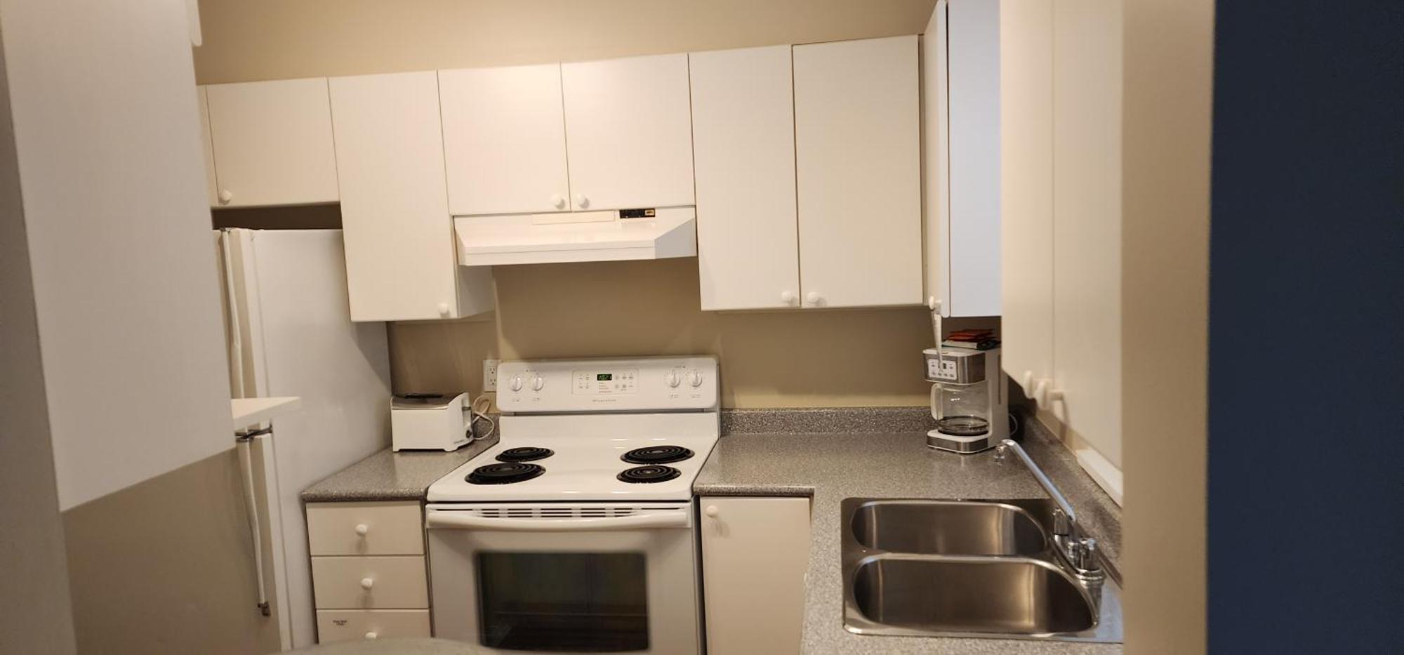 Times Square Suites Hotel Ванкувър Екстериор снимка
