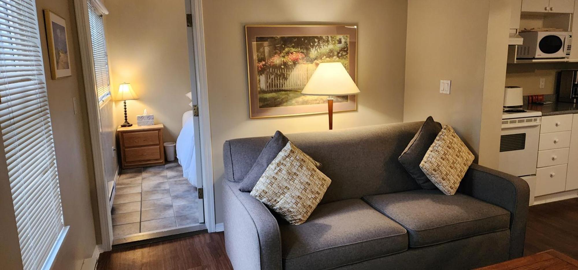 Times Square Suites Hotel Ванкувър Екстериор снимка