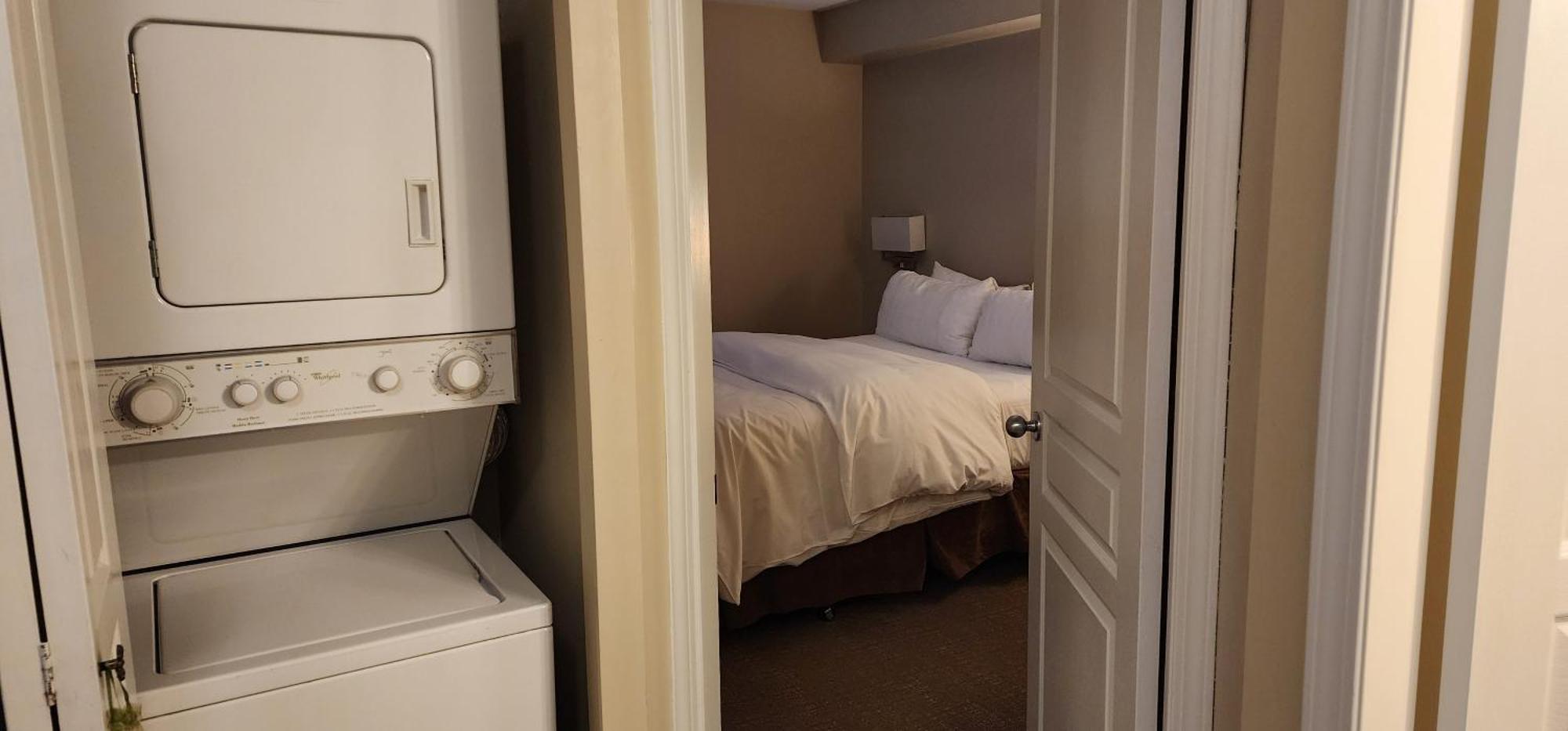 Times Square Suites Hotel Ванкувър Екстериор снимка