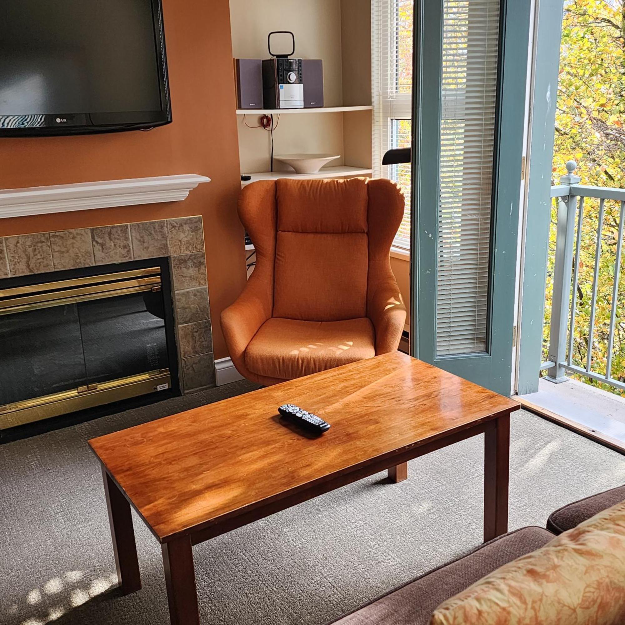 Times Square Suites Hotel Ванкувър Екстериор снимка