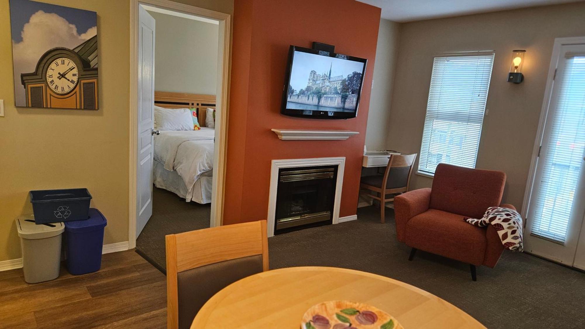 Times Square Suites Hotel Ванкувър Екстериор снимка