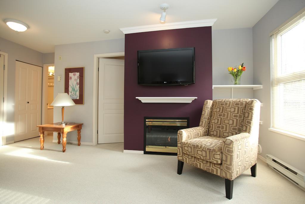 Times Square Suites Hotel Ванкувър Екстериор снимка