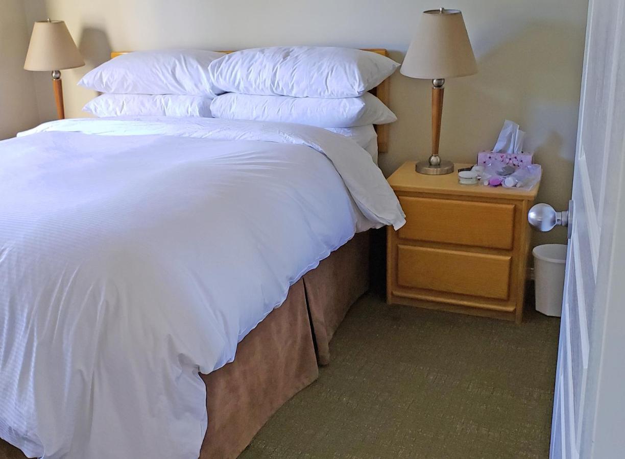 Times Square Suites Hotel Ванкувър Екстериор снимка